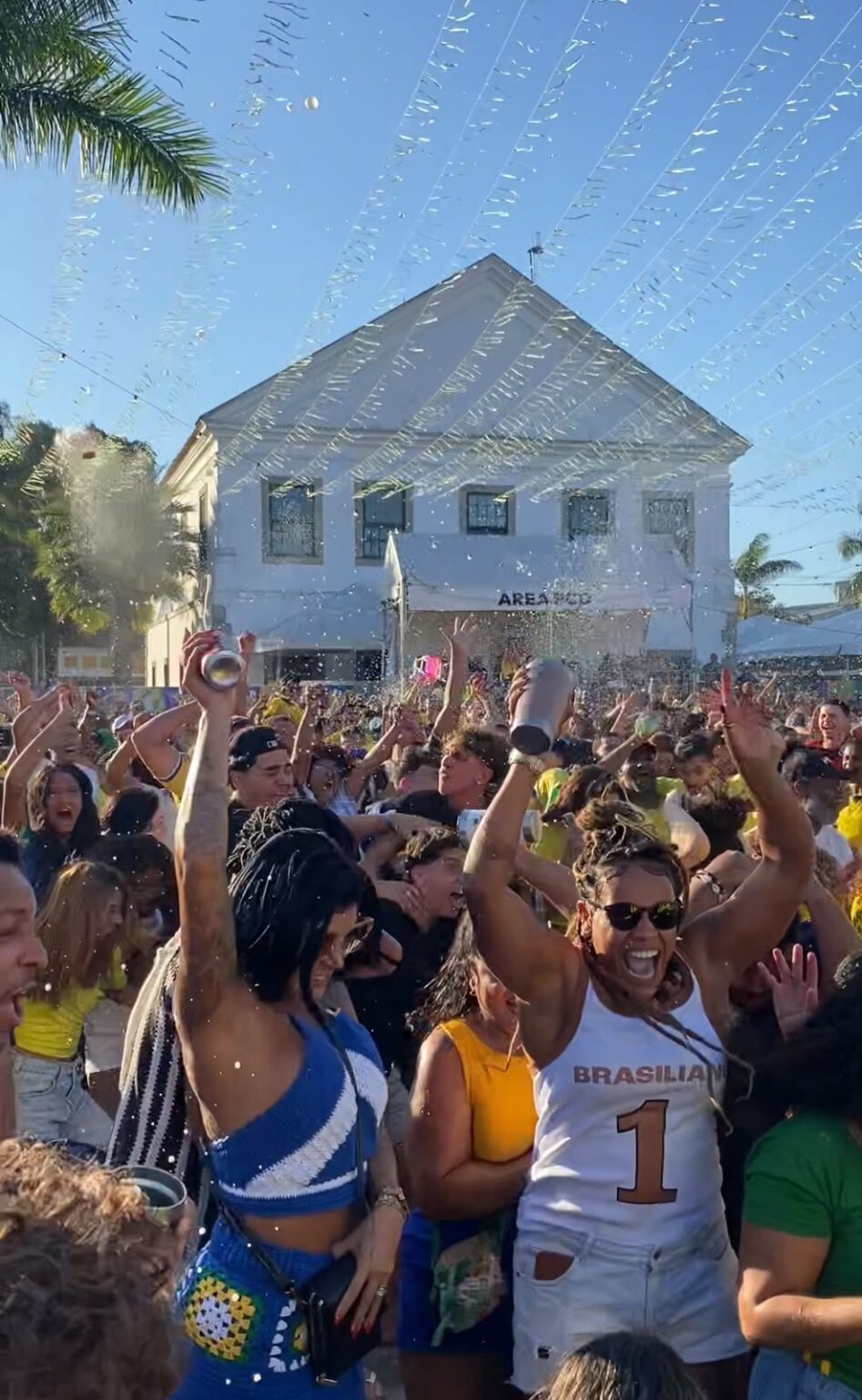 Esquina da Copa explode em festa com gol de Martinelli e classificação do Brasil
