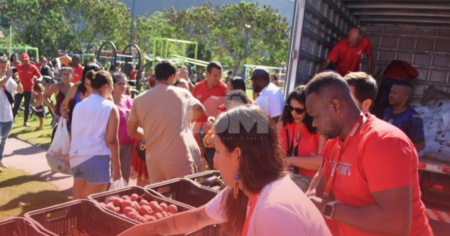 Famílias de Itaipuaçu recebem verduras e legumes produzidos por agricultores de Maricá