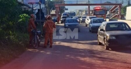 RJ-106: Acidente envolvendo cavalo na pista deixa motociclista ferido no bairro de Itapeba