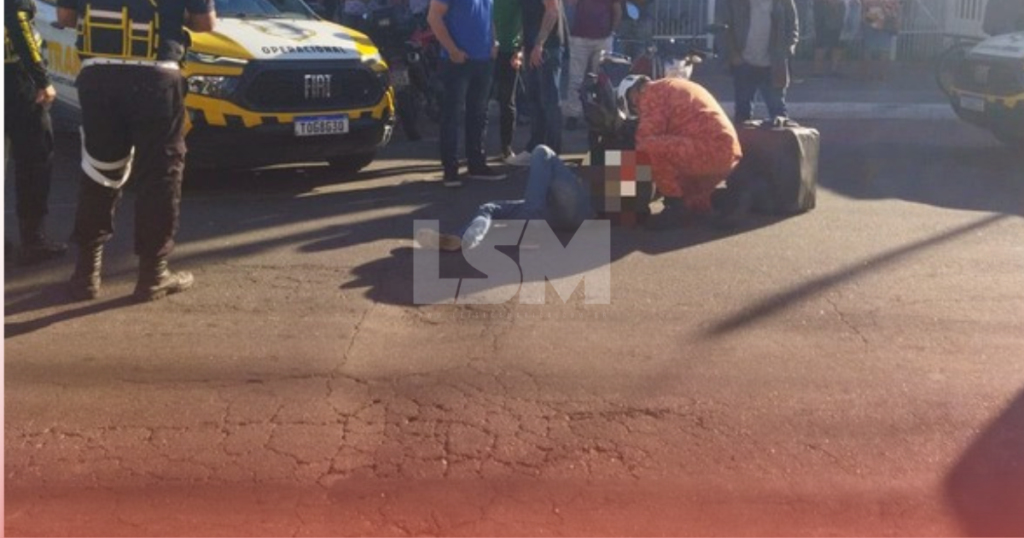 Acidente entre carro e moto deixa motociclista ferido no Centro de Maricá