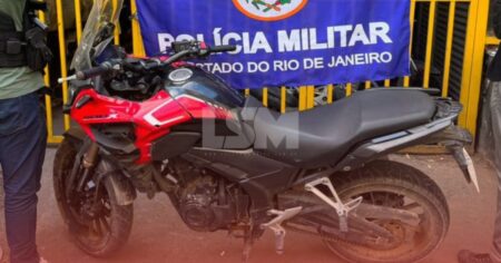 Suspeito de atacar viatura do RECOM é preso com arma e moto roubada durante ação da PM no Jardim Catarina