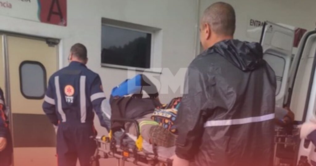 Dois trabalhadores ficam feridos após queda de tubulações em obra da Sanemar em Itaipuaçu