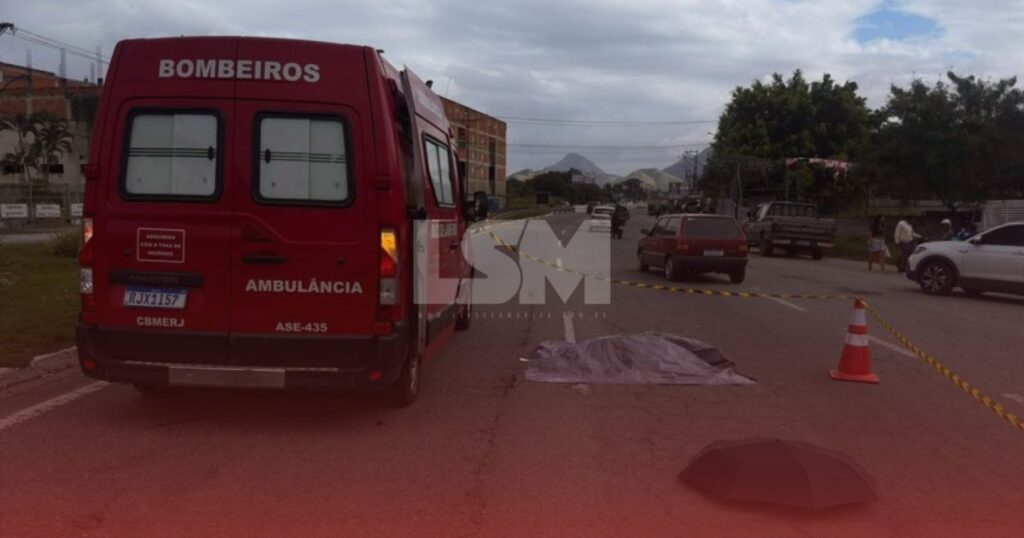 RJ-106: Jornalista morre atropelado após atravessar em local inapropriado, em Maricá