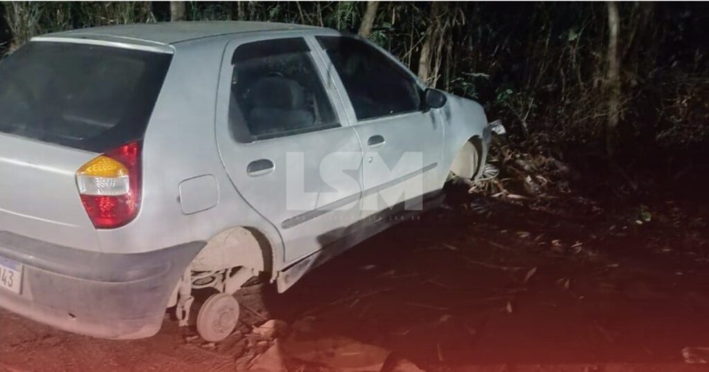 Carro tem rodas furtadas e proprietário denuncia falta de segurança no Terminal Rodoviário de Itaipuaçu