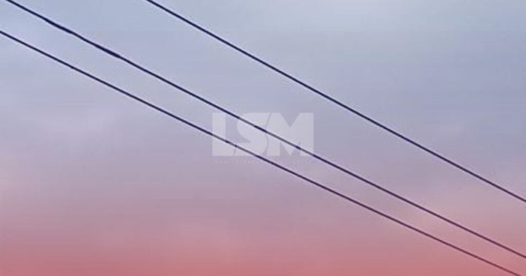 Maricá: Após matéria do LSM, Enel realiza reparos em rede elétrica e poda árvores em Bambuí