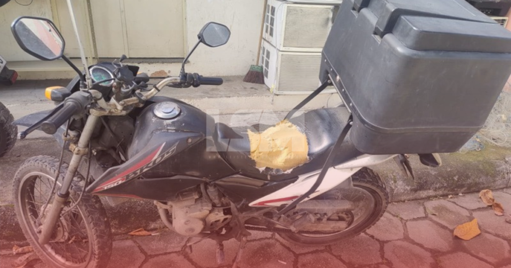 Moto roubada é recuperada pela PM durante patrulhamento em Itaipuaçu