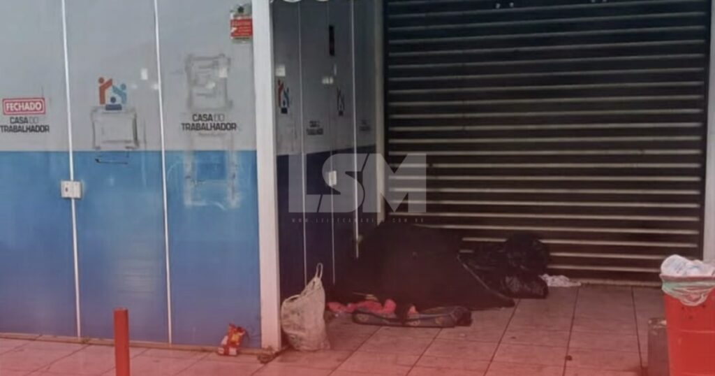 Moradores denunciam ocupação de calçada por pessoas em situação de rua e cobram providências em Itaipuaçu