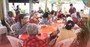 Idosos participam de festa julina na Casa da Terceira Idade de Santa Paula