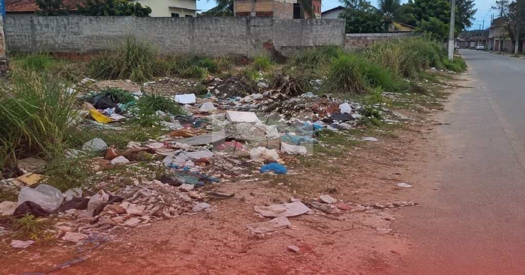 Prefeitura intensifica fiscalização e multa donos de terrenos abandonados em Itaipuaçu