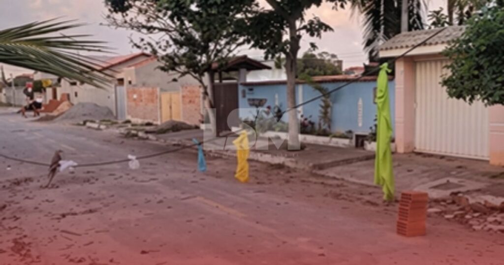 Maricá: Fios de energia seguem caídos pelas ruas após vendaval e preocupam moradores de Itaipuaçu