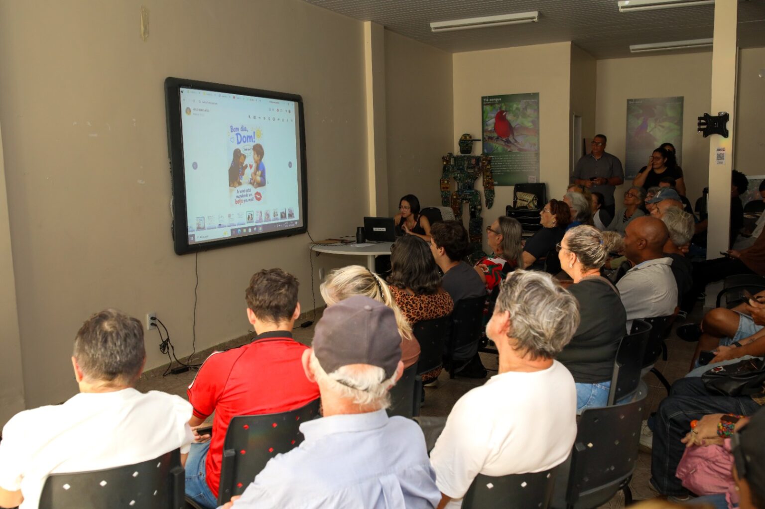Curso sobre Inteligência Artificial forma nova turma de idosos em Maricá