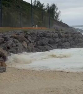 Alerta de ressaca segue até às 18h deste domingo no litoral de Maricá