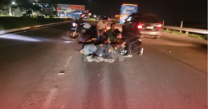 RJ-106: Colisão entre carro e moto deixa duas pessoas feridas em Inoã