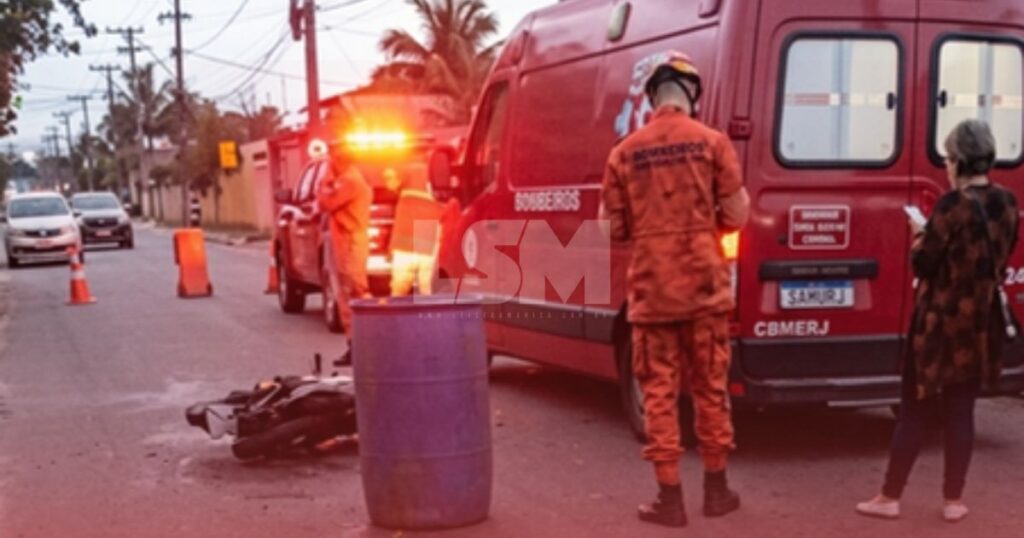 Maricá: Colisão entre carro e moto deixa motociclista ferido em Itaipuaçu