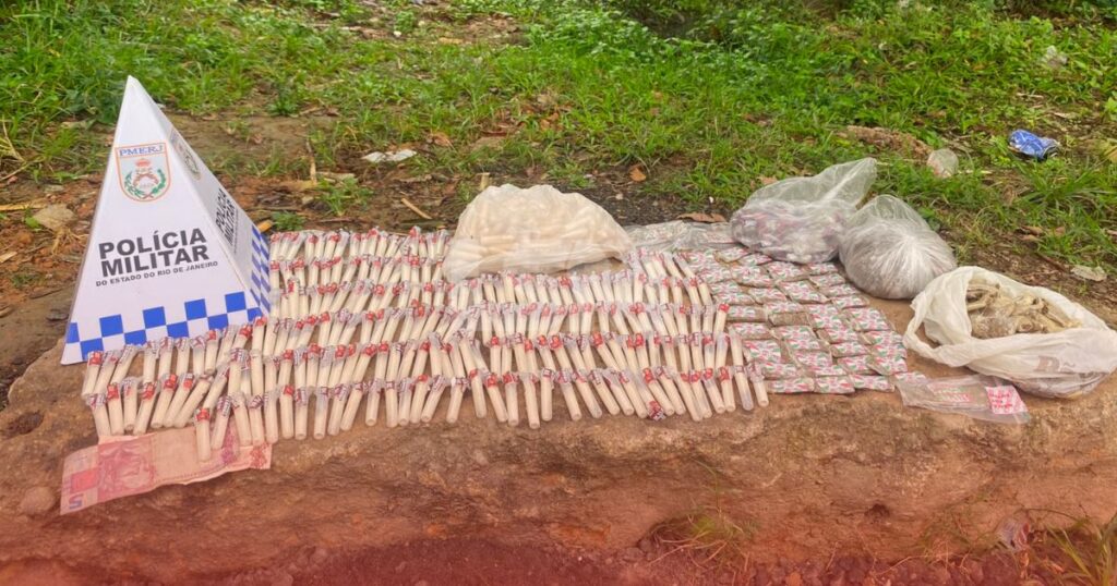 Dois homens recrutados do Jardim Catarina são detidos com carga drogas durante ação da PM em Itaboraí