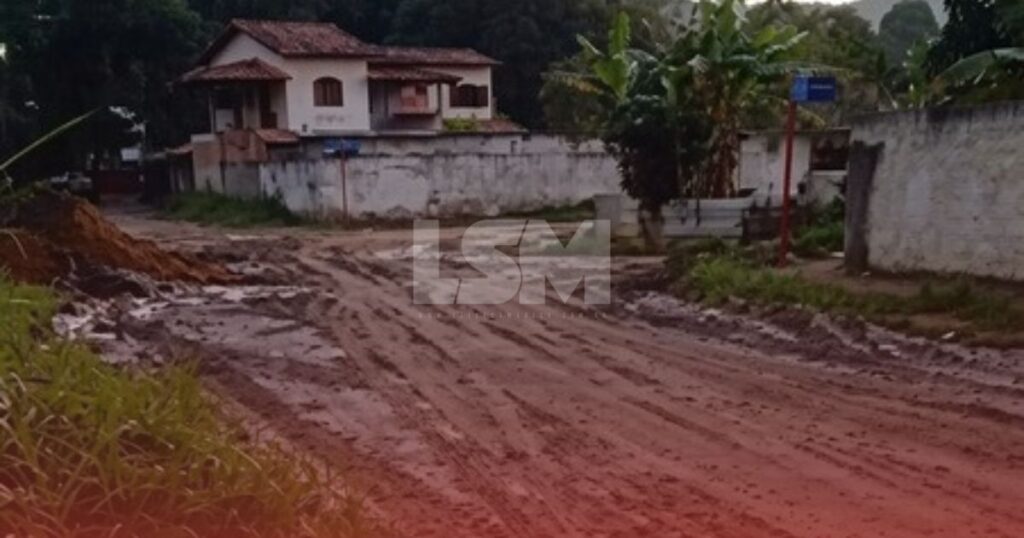 Maricá: Moradores denunciam lama e dificuldades de acesso em rua de Inoã