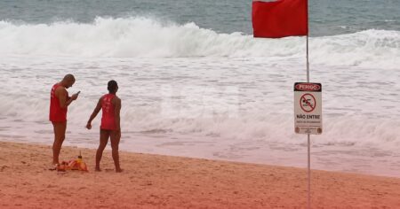 Marinha emite alerta de ressaca no litoral do Rio com ondas de até 3 metros
