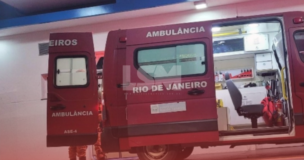Colisão entre carro e moto deixa motociclista ferido em Itaipuaçu