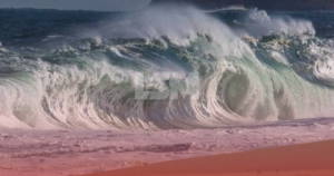 Maricá entra em alerta para ressaca com ondas de até 2,5 metros