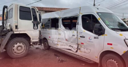 Maricá: Van e caminhão colidem em cruzamento de Araçatiba