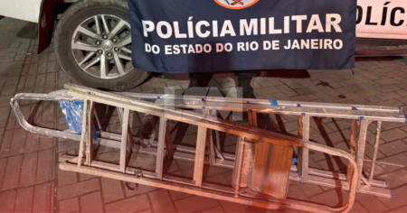 Homem é detido pela PATAMO após furtar escadas de alumínio de uma residência na Barra de Maricá