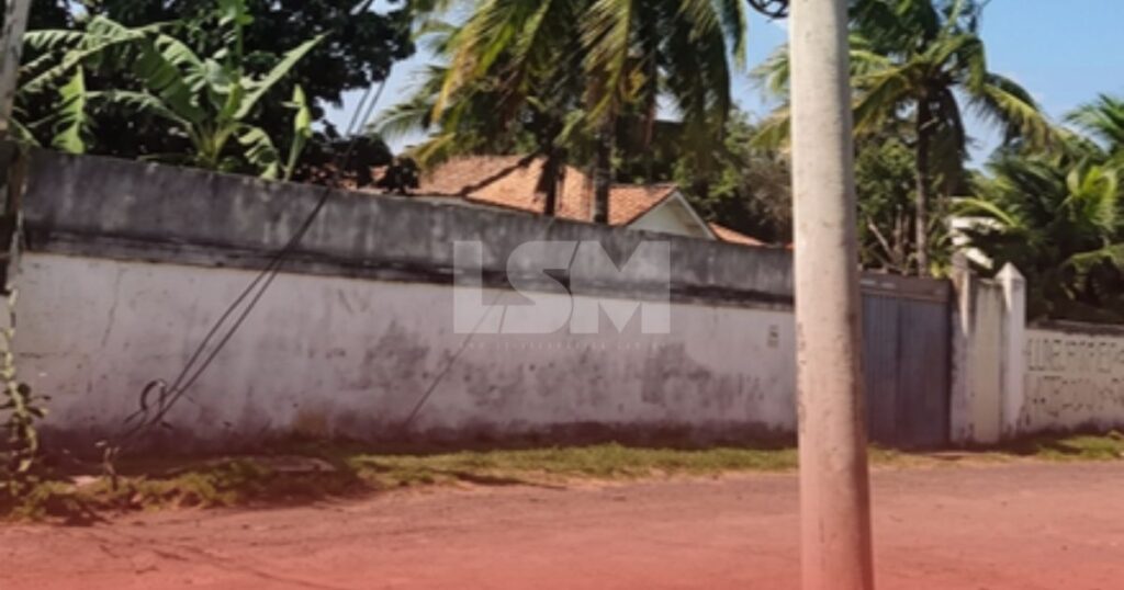 Maricá: Moradores denunciam risco de queda de poste em Itaipuaçu