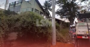 Maricá: Após matéria do LSM, Enel troca poste que caiu em rua de São José do Imbassaí