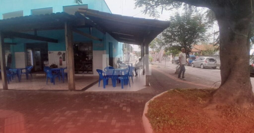 Maricá: Comerciantes ficam sem luz e ruas são interditadas no Centro