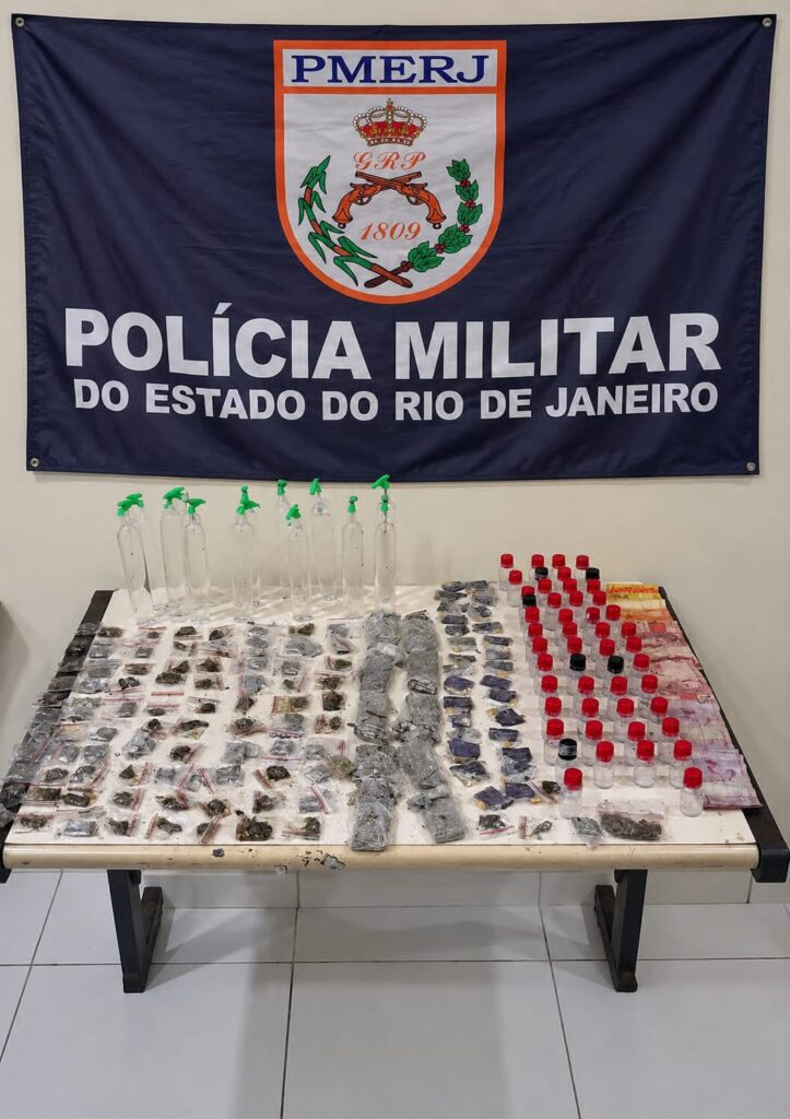 Saquarema: Homem é preso com drogas escondido em área de brejo em Jaconé