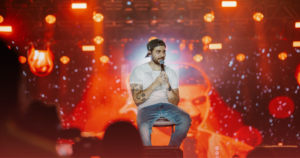 Gustavo Mioto anima público no sexto dia da Expo Rural de Maricá