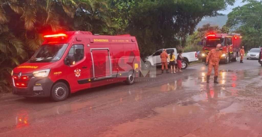 Maricá: Mulher fica ferida após carro bater em árvore na RJ-114, em Ubatiba