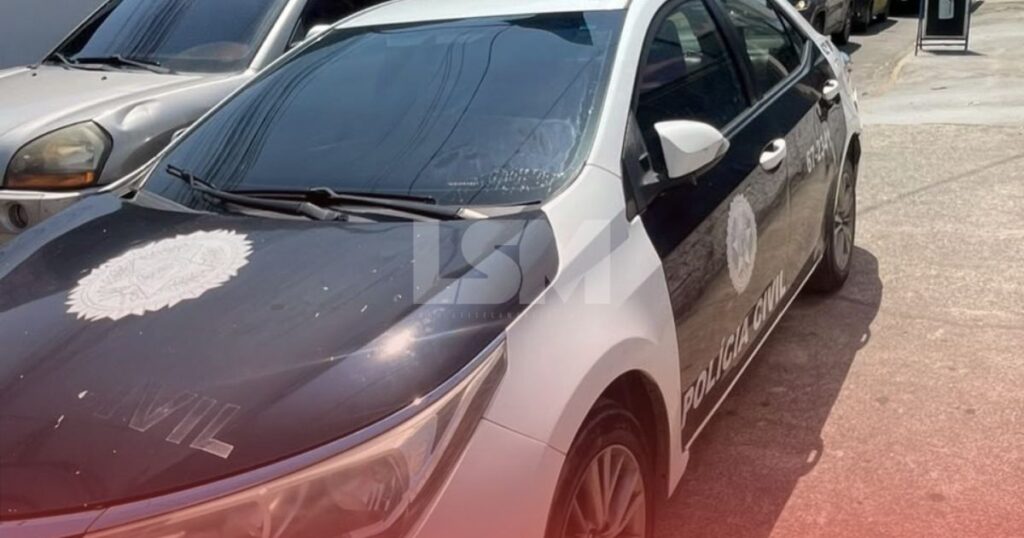 Maricá: Três pessoas são presas e adolescente é apreendido com drogas em ação da Polícia Civil na Comunidade da Linha