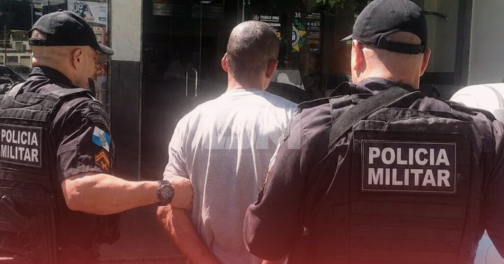 Procurado por descumprir medida protetiva é preso na Maré após trabalho de inteligência
