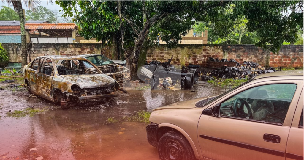 Operação interdita ferro-velho e apreende peças e placas em Inoã