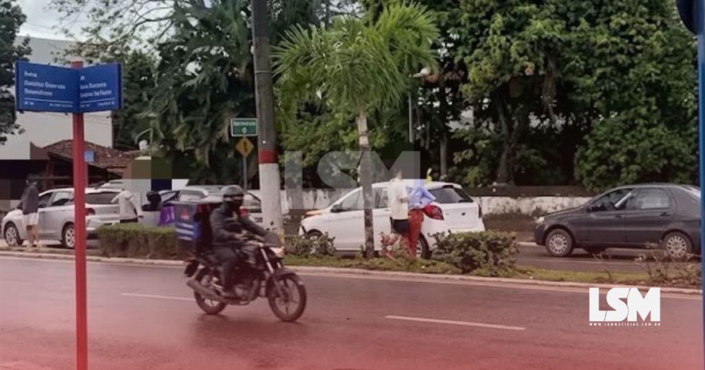 Engavetamento envolvendo três carros causa congestionamento no Centro de Maricá
