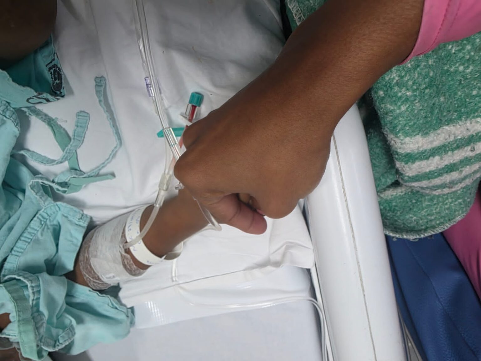 Menino de 3 anos é atacado por pitbull, passa por cirurgia e se recupera em São Gonçalo