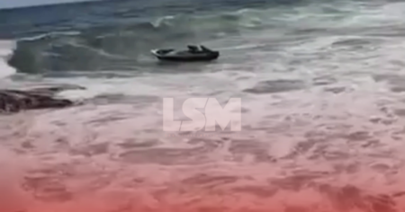 Vídeo registra momento em que onda atinge barco e pescador sofre grave acidente em Ponta Negra