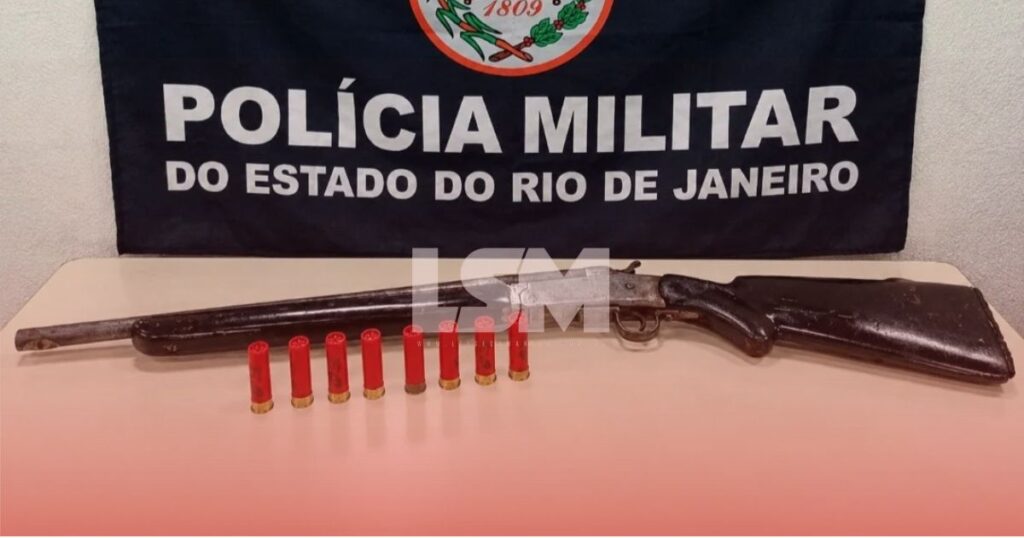 Polícia apreende arma e munições após denúncia de violência doméstica em Inoã
