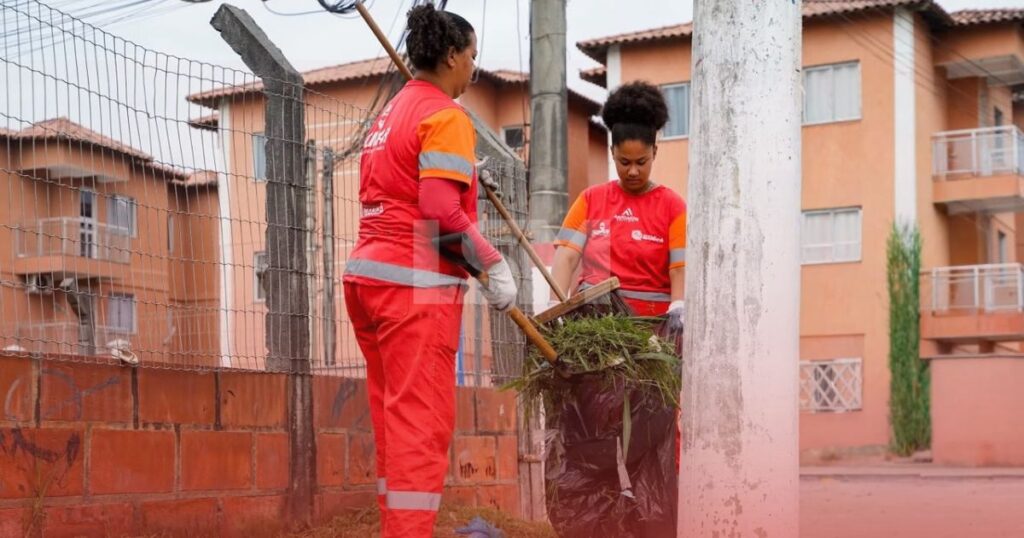 Maricá: Mutirão de limpeza retira quase 1,9 mil toneladas de lixo das ruas, em Itaipuaçu
