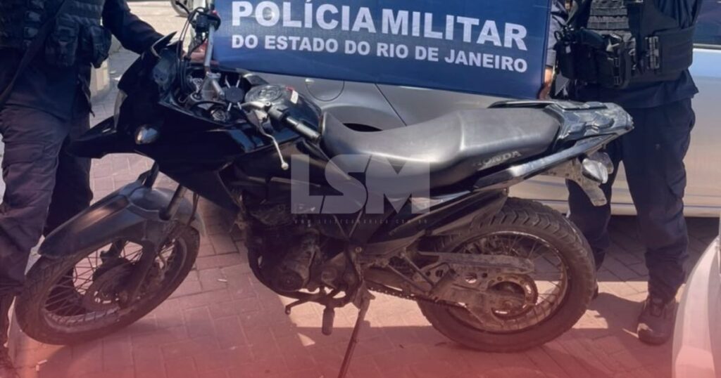 Maricá: Moto roubada é recuperada pela Polícia Militar na Comunidade Saco da Lama