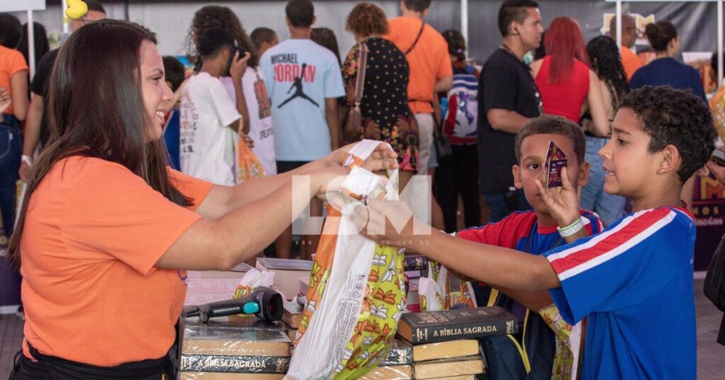 Estudantes e profissionais da educação de Maricá receberão vale-livro de R$ 300 durante a FLIM