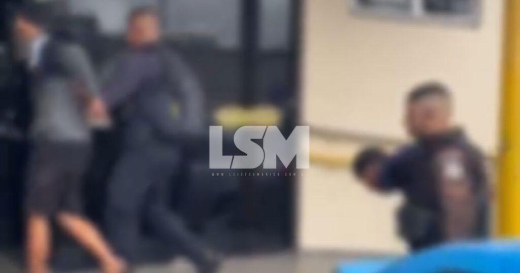 Maricá: Dois suspeitos são detidos pela PM por tráfico de drogas na Comunidade da Linha