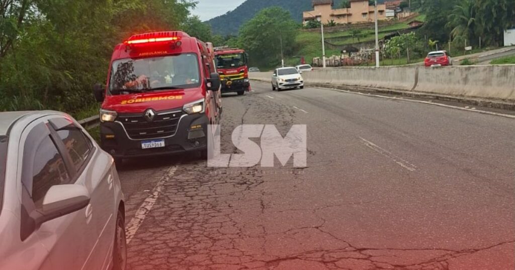 RJ-106: Acidente entre carro e moto deixa homem ferido no bairro do Flamengo
