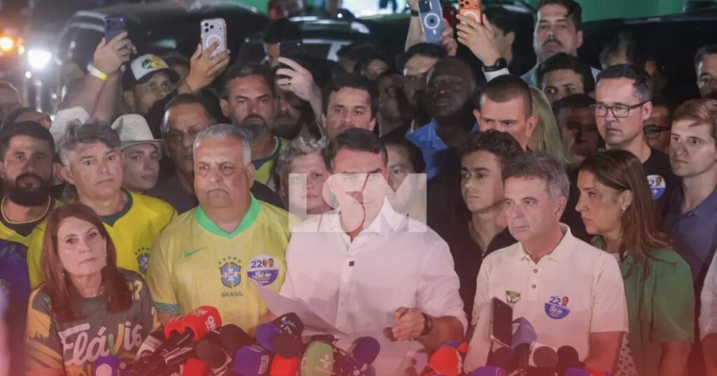 Flávio Bolsonaro não reconhece derrota para Lula e anuncia pedido de anulação da eleição