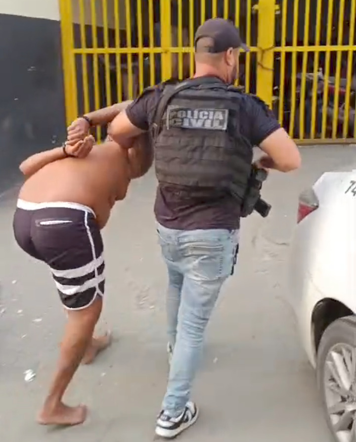 São Gonçalo: Polícia Civil recupera caminhonete de luxo roubada, prende suspeito e apreende roupas camufladas no Jardim Catarina